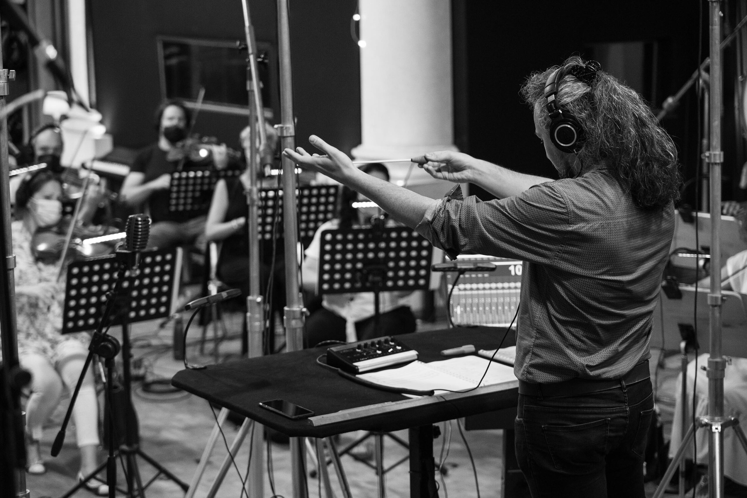 Alex Turbo dirige l'orchestra